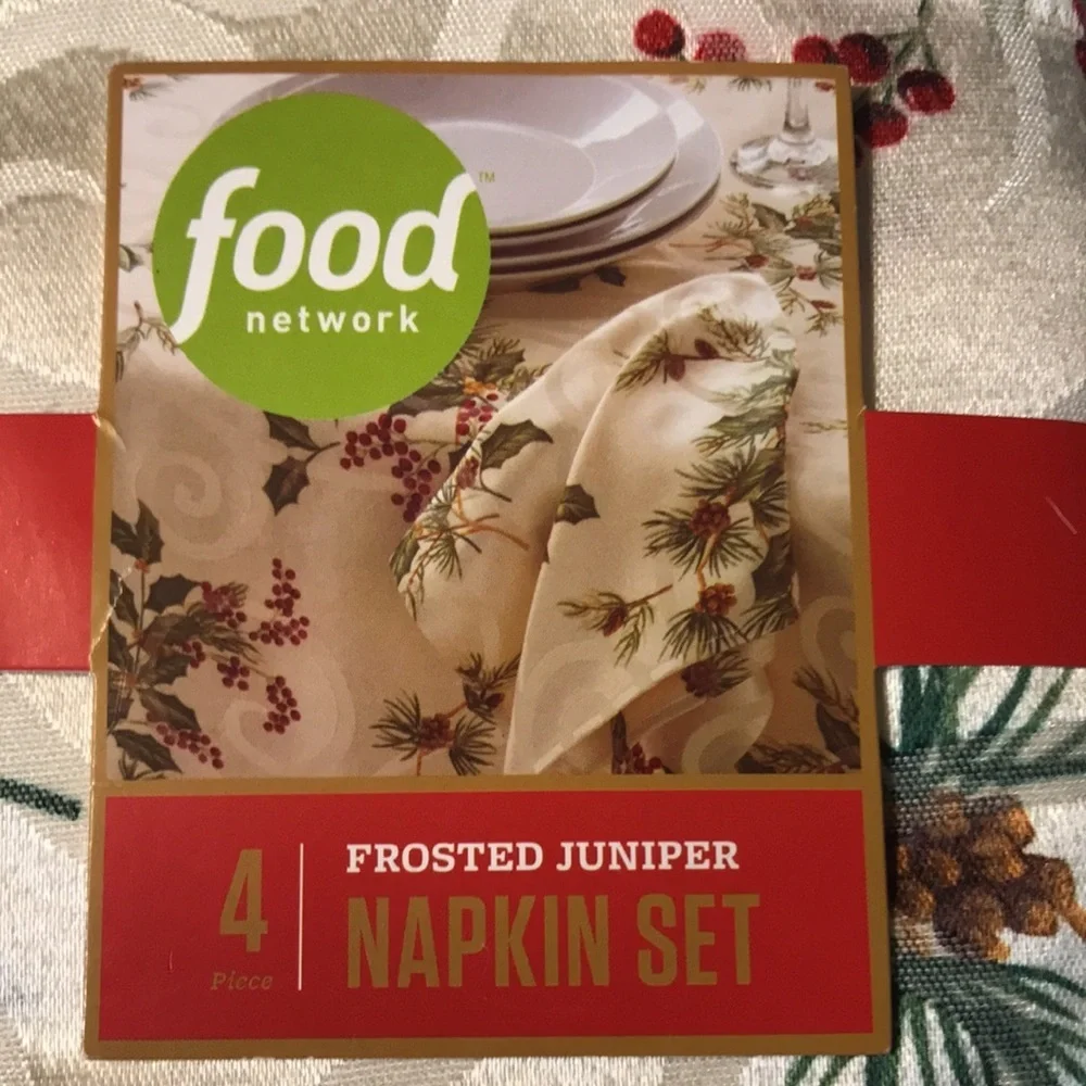 NWT Set/4 Frosted Juniper Holiday Napkins